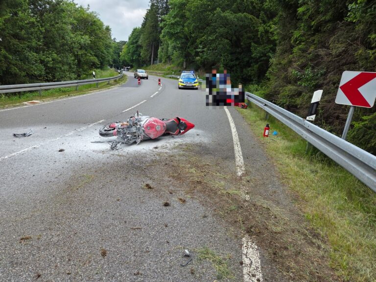 Verkehrsunfall mit Kradfahrer und Vollsperrung der B241 bei Erbprinzentanne, Brandenburg