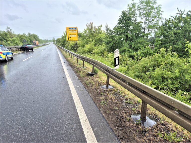 Verkehrsunfall auf der B 241 in Goslar - PKW BMW landet im Grünstreifen
