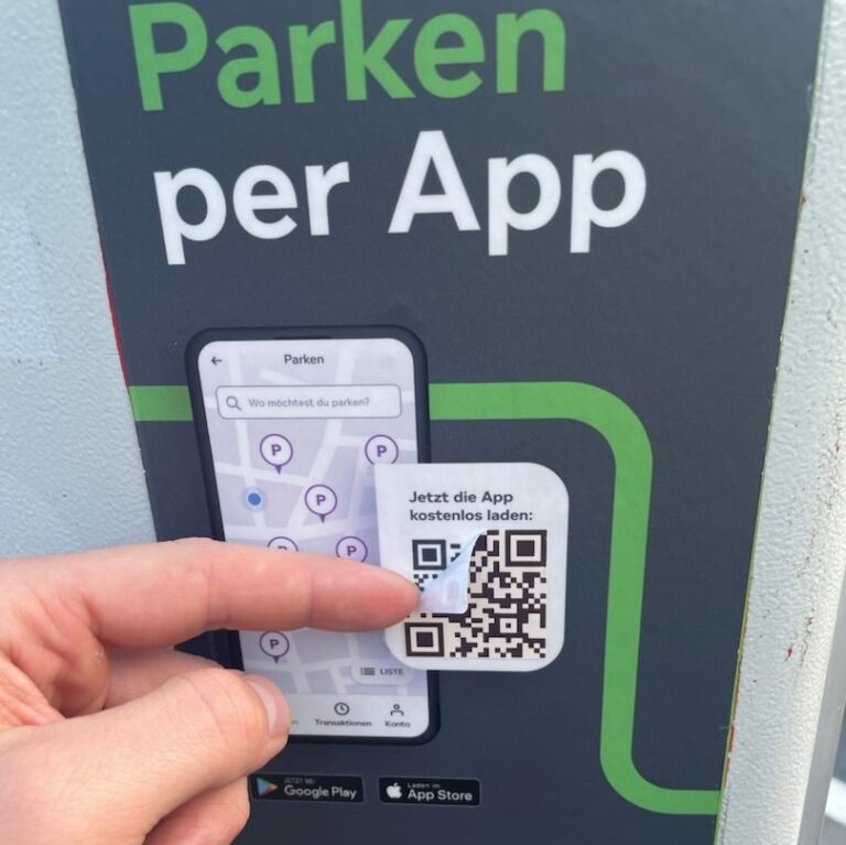 Falscher QR-Code auf Parkplatz in Bad Harzburg und Goslar führt zu betrügerischer Abbuchung. Polizei warnt vor Manipulationen an Parkscheinautomaten.