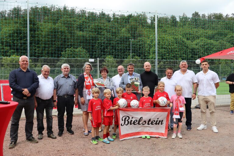 PI 2025 139 FC Einheit Wernigerode freut sich ueber neuen Kunstrasenplatz 1