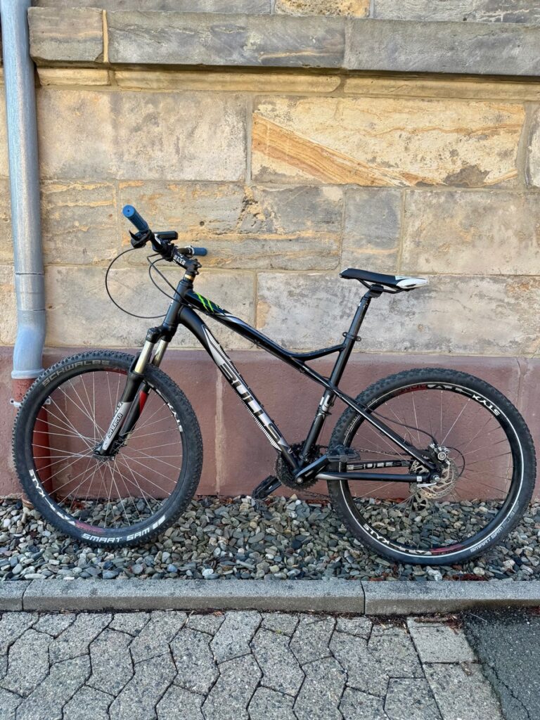 Mountainbike der Marke Bulls in Bad Harzburg sichergestellt - schwarzes Rad mit schwarz-weißem Sattel