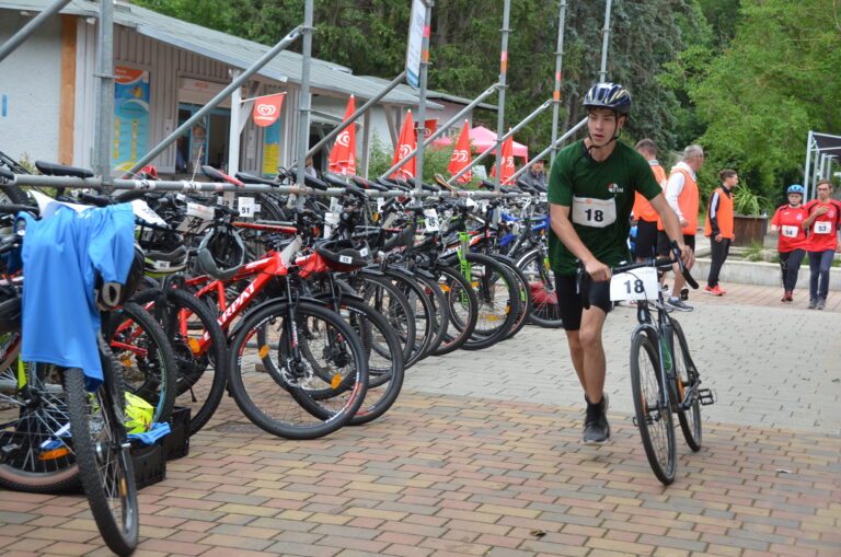 Special Triathlon Harz Wechsel auf das Rad in Thale Foto A.Damm ESN