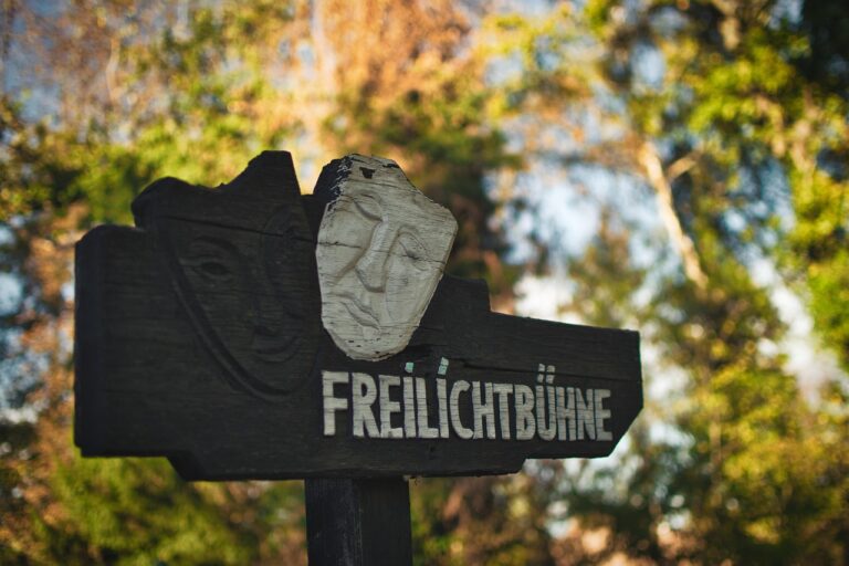 signpost 3771023 1280