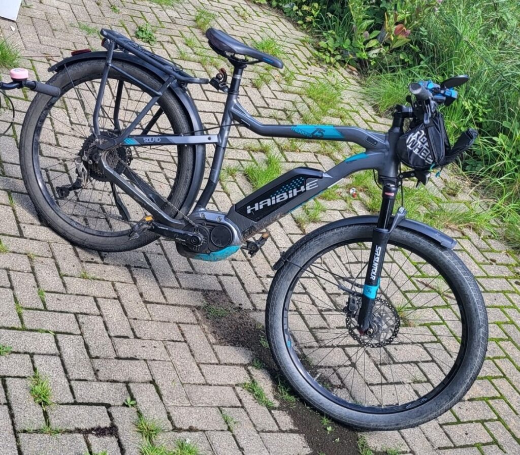 Diebstahl eines E-Bikes in Clausthal-Zellerfeld: Haibike SDURO entwendet von Bäckerstraße, Polizei bittet um Hinweise.