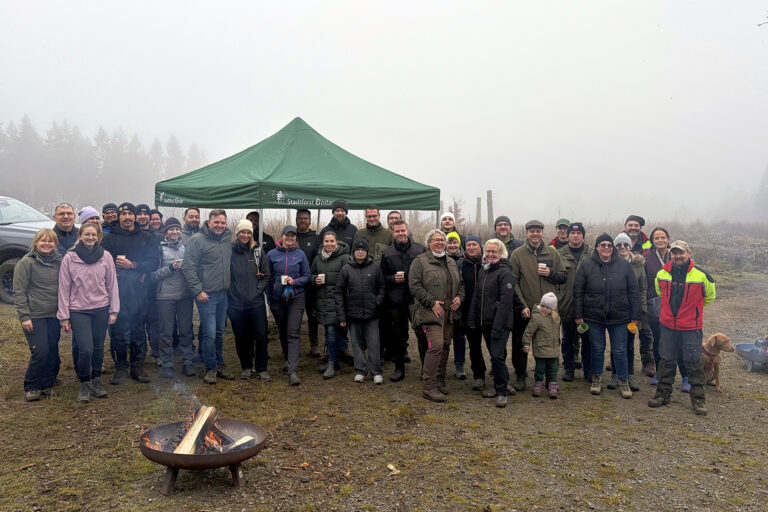 Bild 1 HC Starck Baumpflanzaktion