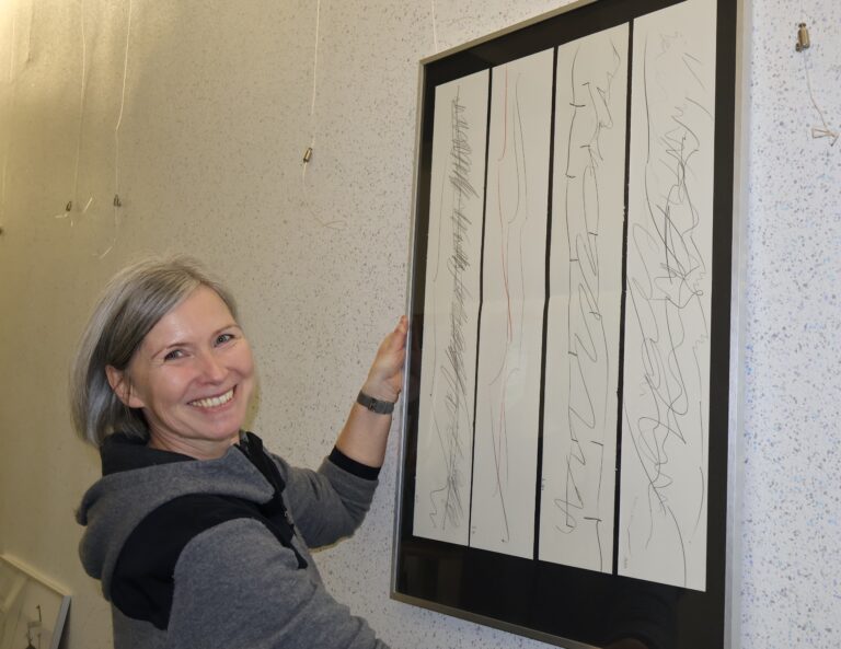 PI 2025 204 Sine Cura Schule stellt Malereien im Landratsamt aus