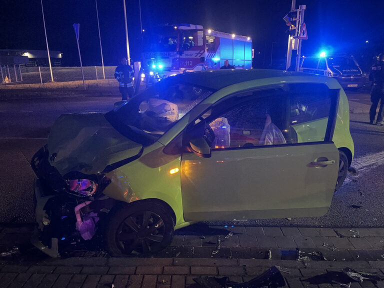 Verkehrsunfall Kreuzung Magdeburger Straße/Am Schmöckeberg in Quedlinburg: Hyundai und Skoda kollidieren, leichte Verletzungen.