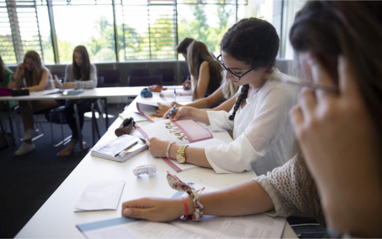 language course 15 24 group indoor classroom lesson teacher