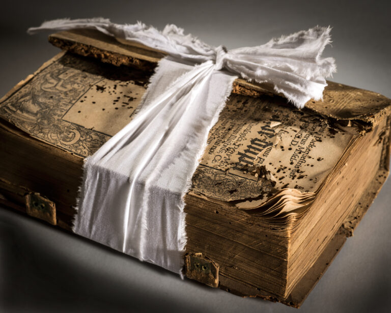 Buch mit Verband Foto U. Schrader