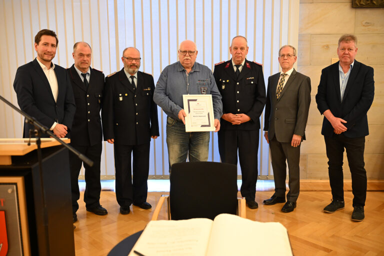 DSC 9448 Holger Wegener Halberstaedter Stadtrat ehrt Persoenlichkeit des Jahres