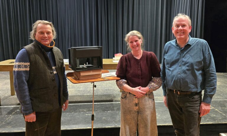 Die Dreigroschenoper Frank Voigtmann Hannah Hamburger Johannes Rieger Foto Katja Stuetzer