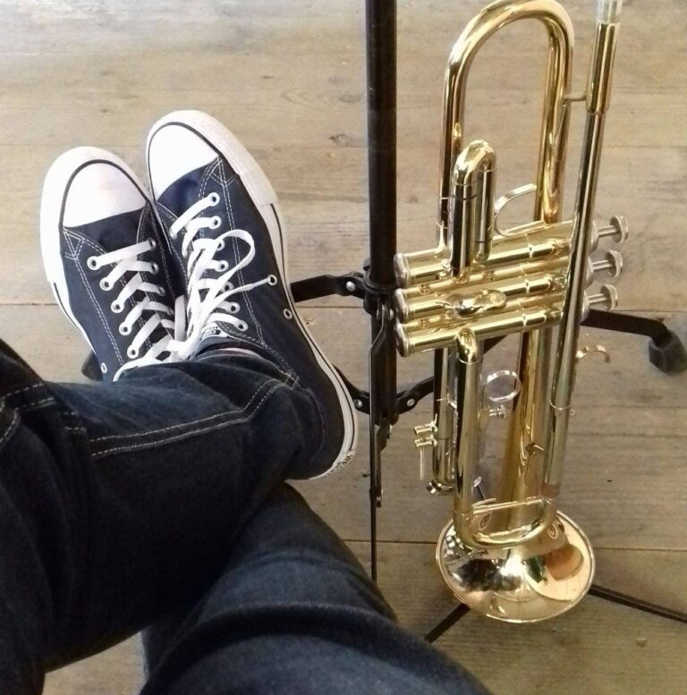 Chucks und Posaune Foto Andreas Buecher