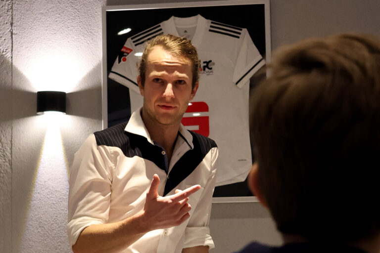 SCHWALBENKOeNIG thilo langer q1 badische landesbuehne Foto T. Brem