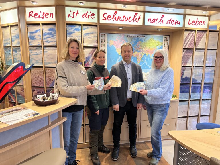 Spendenuebergabe Reisebuero Eggert