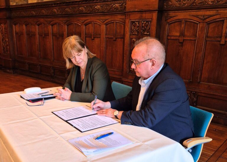 Unterzeichnung Stiftsberg Erklaerung 02