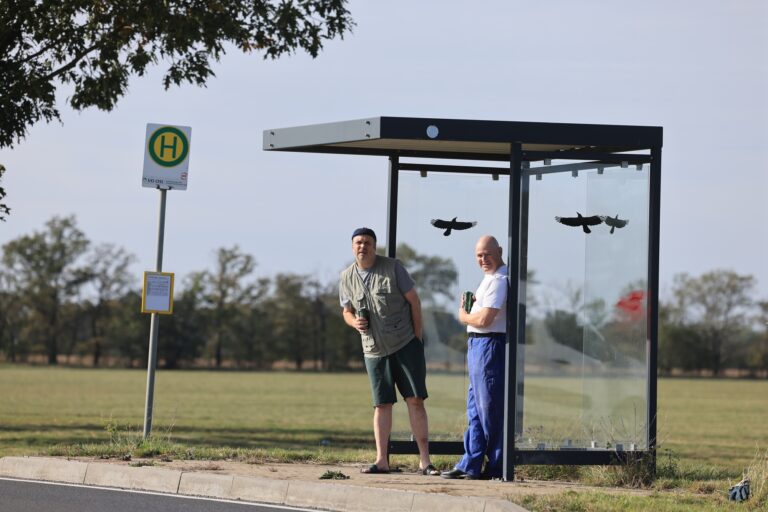 WARTEN AUFN BUS Foto Steffen Rasche 2