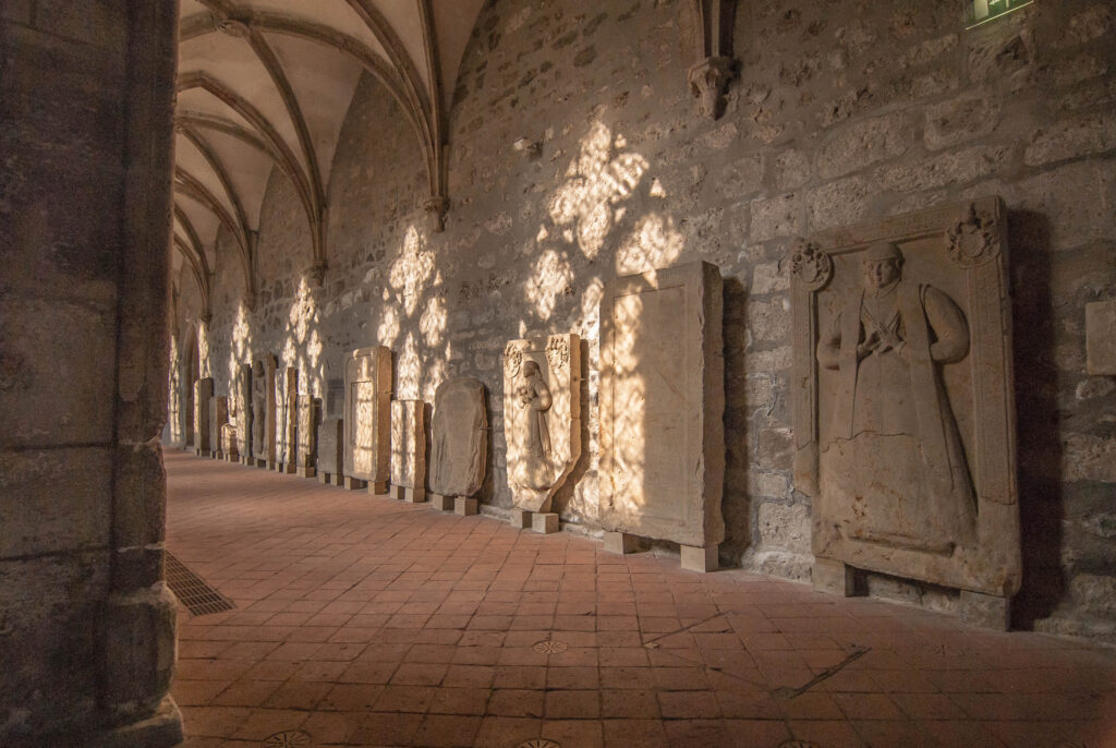 Kreuzgang am Abend© ZisterzienserMuseum Kloster Walkenried
