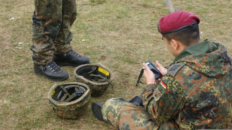 Männer zwischen 17 und 45 brauchen seit Januar für längere Auslandsaufenthalte die Genehmigung der Bundeswehr