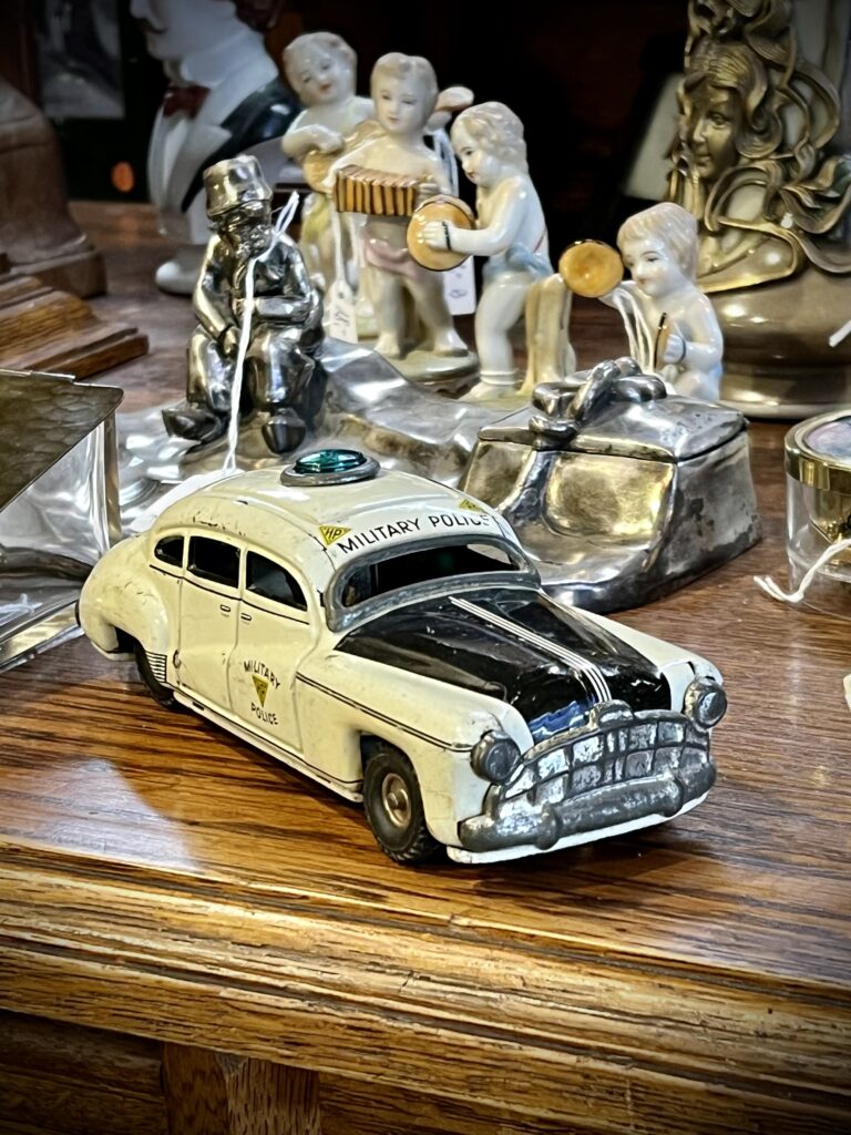 21 Spielzeug Polizeiauto Military Police