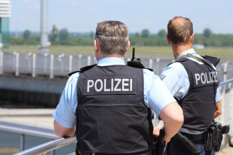 oberaichwald police 4408788 1920