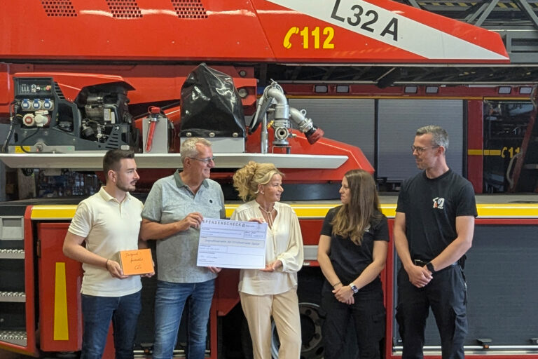 Gruppenfoto Spendenuebergabe FFW © Stadt Goslar