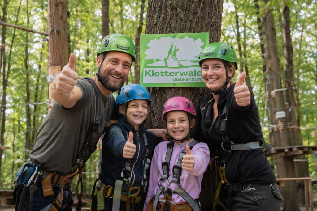 Der Kletterwald in Blankenburg gehört zu den besonderen Attraktionen für Eltern mit Kindern