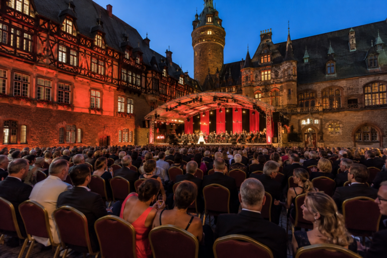 Am kommenden Samstag, 8. August 2026, erwartet Musikliebhaber im historischen Ambiente des Schlosses Wernigerode ein ganz besonderes Konzerterlebnis.